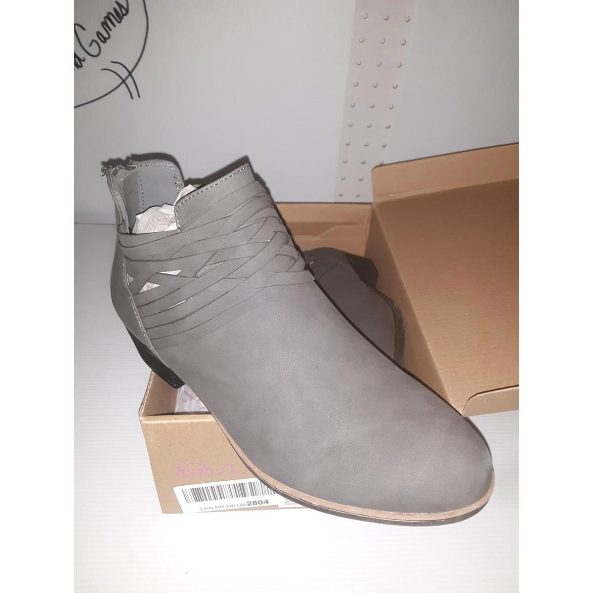 Sugar Rhett Ankle Boots, Women's Size 8 M, Grey New Cute Cowgirl Boots (T6)